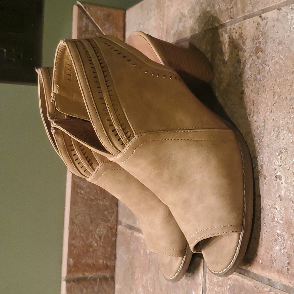 Ruff Hewn ankle booties size 9